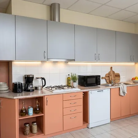 Spacious 130m2 4-bedroom For 8 - Gertrudes Street Appartement